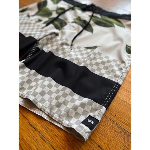 VANS Black/Gray/Green Floral Boardshorts sz 36 - Picture 2 of 11